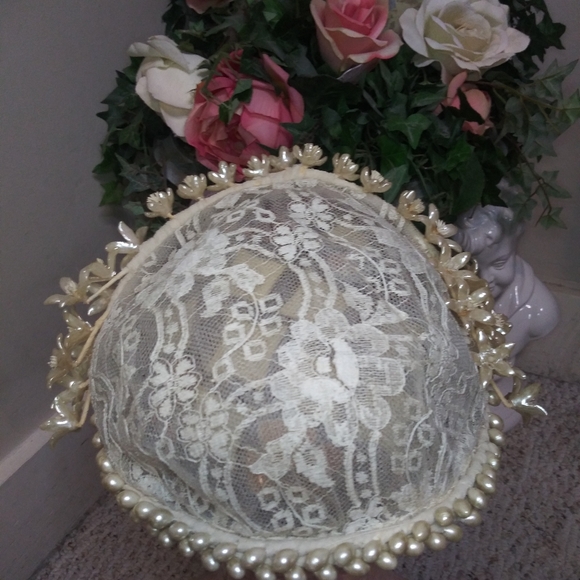 Antique 1920\'s Ivory Lace Bridal Headpiece With Wax Flower & Pearl Trim main image 3